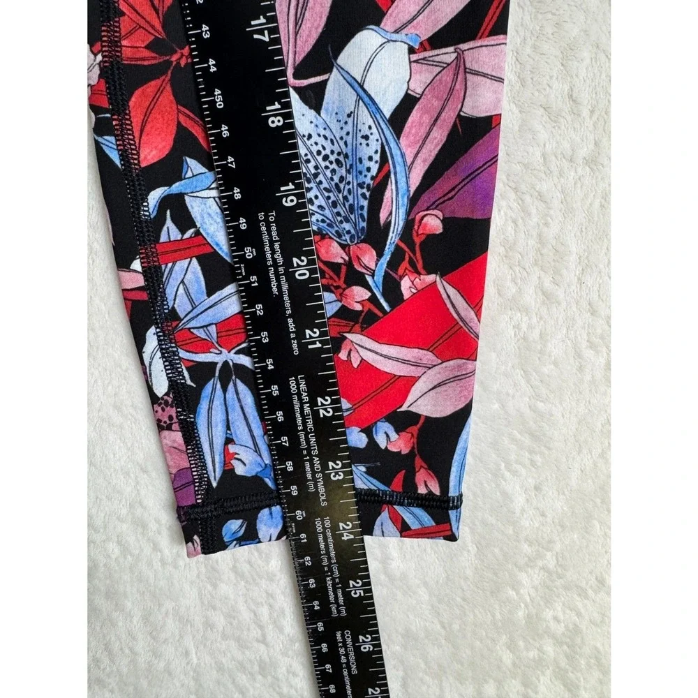 Lululemon Leggings Women's 4 Lush Lillies Multi Print‎ Train Times 7/8